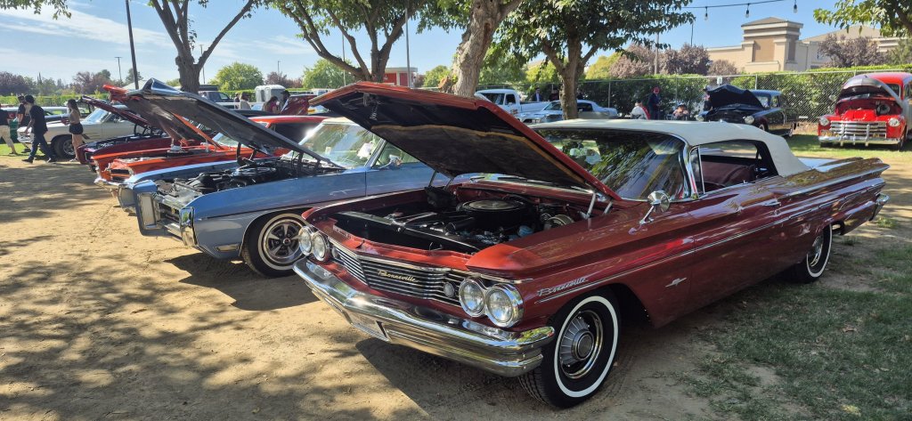 A 1960 Pontiac Bonneville convertible at the front of a row of club Pontiacs at the 2026 Valley Nationals